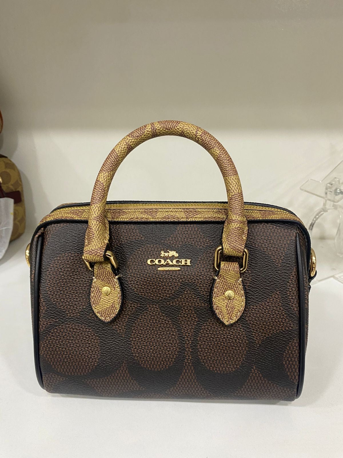 ✨ Coach Signature Mini Bennett – L'Éclat du Khaki & Camel
